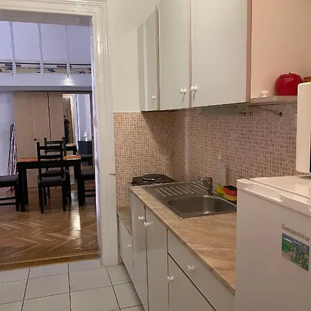 Cozy Studio Flat In The Heart Of